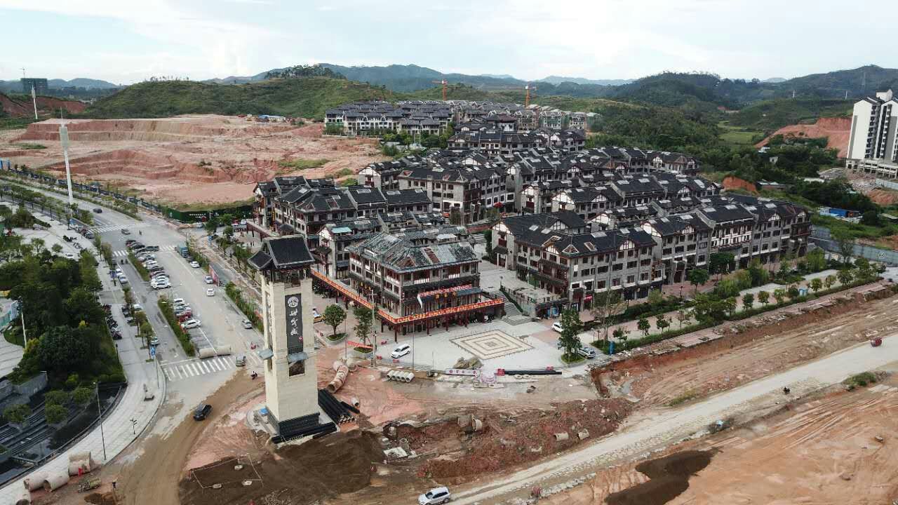 自治区政协领导小组到陆川督查世客城项目建设