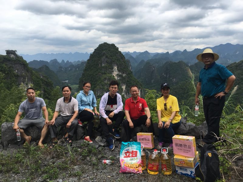 南宁导游爱心会深入马山贫困户慰问